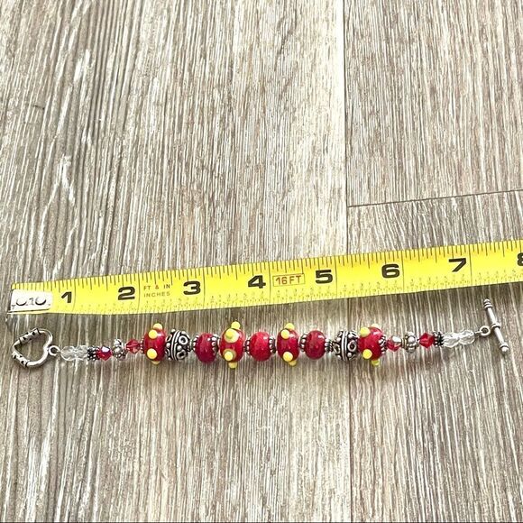 Red lamp work bead bracelet with silver and Swarovski crystals - Picture 3 of 11